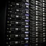 Boom da IA leva a recorde em fusões e aquisições de data centers, diz relatório