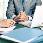 A Warren está à venda. A dúvida é o preço